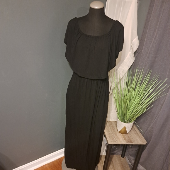 Dresses & Skirts - Black Maxi dress- Size Medium- NWT